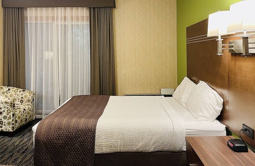 Fernie House | Fernie Stanford Hotel & Resort - Deluxe Hotel Rooms