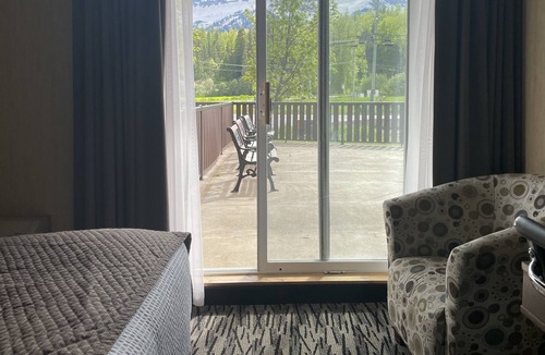 Fernie House | Fernie Stanford Hotel & Resort - Deluxe Hotel Rooms
