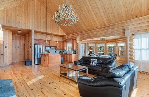 Fiddler Lake Resort House | Fiddler Lake Resort - Deer 9