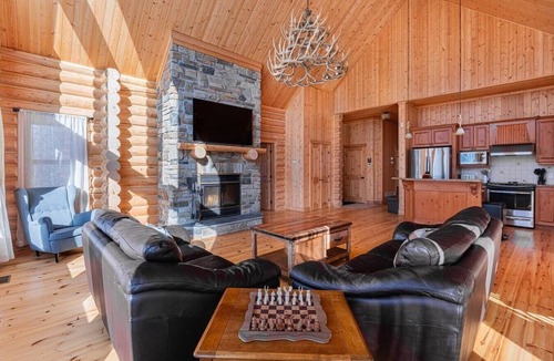 Fiddler Lake Resort House | Fiddler Lake Resort - Deer 9