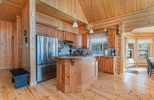 Fiddler Lake Resort House | Fiddler Lake Resort - Deer 9