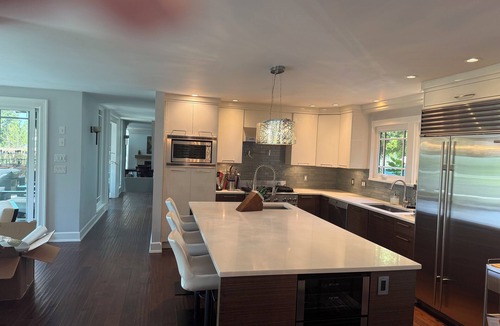 Kerrisdale House | MAJOR INTERNATIONAL SPORTING EVENT! RESORT STYLE LIVING Pool, hot tub, gym, cold plunge, sauna 4 Bed sleeps 8