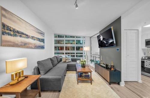 Coal Harbour Apartment | MAJOR INTERNATIONAL SPORTING EVENT Stay 1-BR Condo Near BC Place with Free Parking and AC