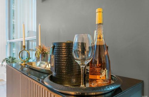 Coal Harbour Apartment | MAJOR INTERNATIONAL SPORTING EVENT Stay 1-BR Condo Near BC Place with Free Parking and AC