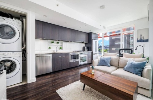 Mount Pleasant Apartment | MAJOR INTERNATIONAL SPORTING EVENT Stay 1BR| Steps to Seawall | Free Parking+AC