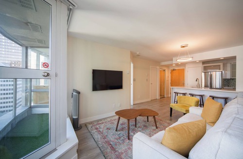 Coal Harbour Condo | ⚽ Major international sporting event | Furnished Coal Harbour Condo | Parking Included