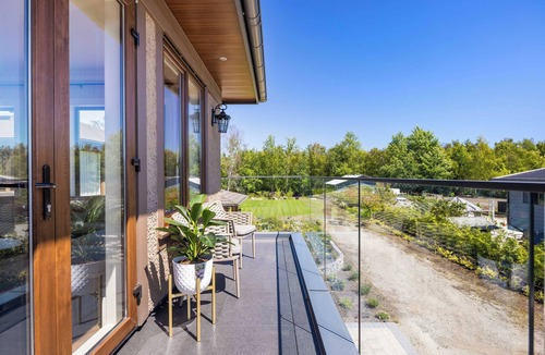 Richmond Apartment | Major international sporting event/1 King-size Suite/Ensuite/AC Free parking Richmond Vancouver