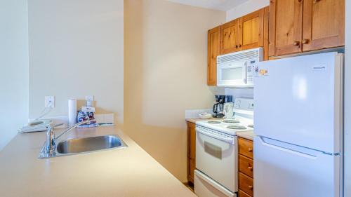 Sun Peaks Cabin | Fireside Lodge #315 By Bear Country
