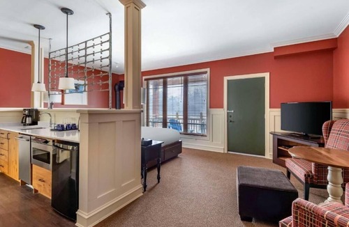 The Blue Mountains Hotel | Fireside Mountain Escape w/Seasonal Pool, BBQ Area, Hot Tubs & Outdoor Fun