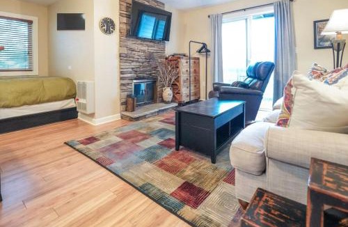 Banner Elk House | First floor studio Resort access Portable AC