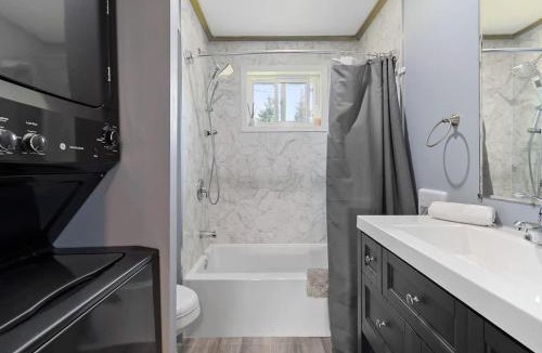 Northfield House | Fishing Retreat Dock and Launch - Lakefront