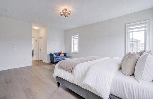 East Gwillimbury House | Five Bedroom Whole Home with Parking near Newmarket