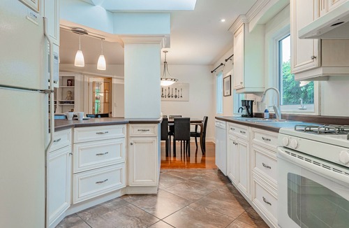 Historic Old Town House | Five Point Cottage, Now Dog Friendly!