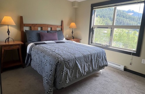 Panorama Condo | FLAGSHIP PANORAMA CONDO 2 bed 2 bath ski in/out Upper Village clean fee INC