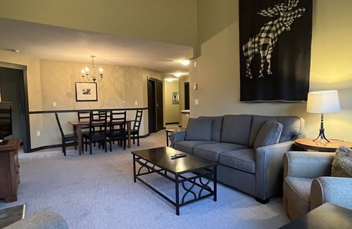 Panorama Condo | FLAGSHIP PANORAMA CONDO 2 bed 2 bath ski in/out Upper Village clean fee INC
