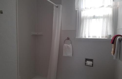 Cranbrook Hotel | Flamingo Motel