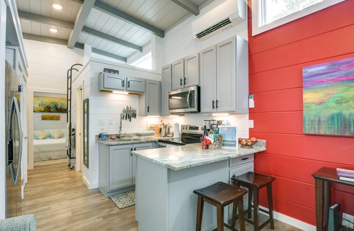 Upward House | Flat Rock Tiny Home: BBQ-Ready Patio & Pool Access