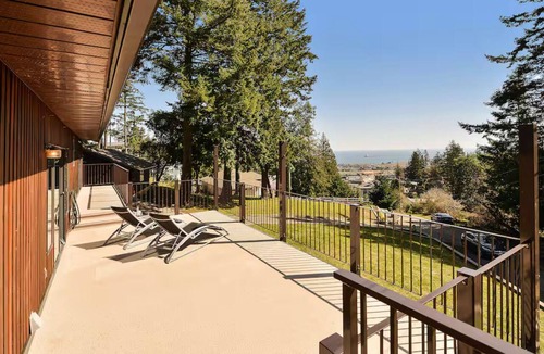 Colwood House | Forest Retreat in Entire 3BR Upper Home in Colwood