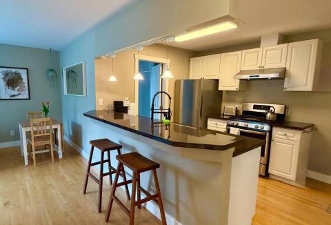 Anmore House | Forest Retreat Suite Near Lakes, Trails&SkyTrain