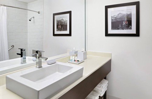Northwest Calgary Hotel | Four Points by Sheraton Hotel & Suites Calgary West