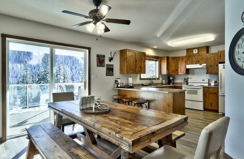 Sunburst Estates House | Four Season Chalet (Ski IN/OUT)