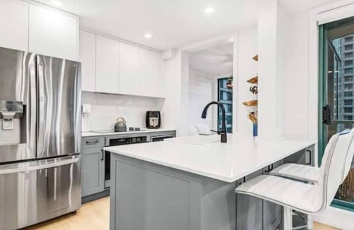 Yaletown Apartment | Free Breakfast & 2 Parking, Luxury, Downtown, Yaletown, 2bed 2 bath, Pool, Gym
