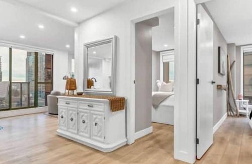 Yaletown Apartment | Free Breakfast & 2 Parking, Luxury, Downtown, Yaletown, 2bed 2 bath, Pool, Gym