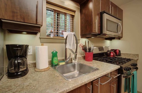 Port Renfrew Cottage | French Girl's Lair - Pet Friendly - Garden View