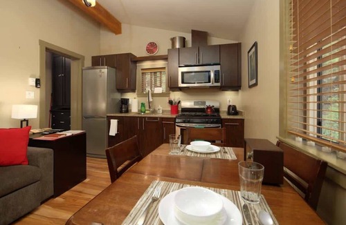 Port Renfrew Cottage | French Girl's Lair - Pet Friendly - Garden View