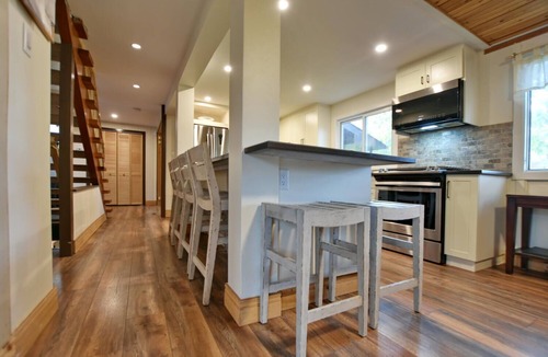 The Blue Mountains Ski Chalet | Fully equipped Blue Mountain Chalet with outdoor hot tub