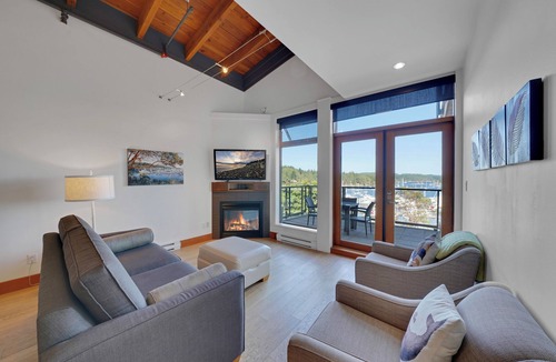 Ganges Condo | Full Condo with King & Queen beds - full kitchens on Salt Spring Island.