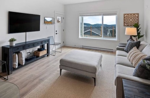 Langford House | Full Executive Home with Stunning Views