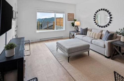Langford House | Full Executive Home with Stunning Views