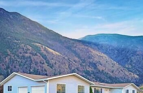 Okanagan-Similkameen House | Full-sized family home situated on Vineyard surrounded by mountain views