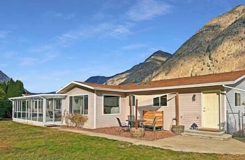 Okanagan-Similkameen House | Full-sized family home situated on Vineyard surrounded by mountain views