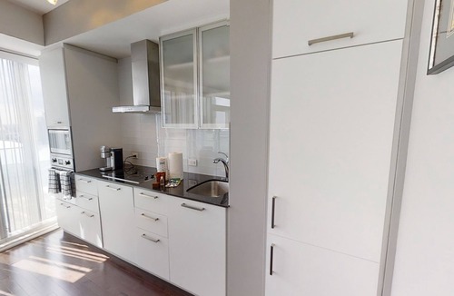 Toronto Entertainment District Apartment | Fully-Equipped 1+1-BR Condo in DT Toronto
