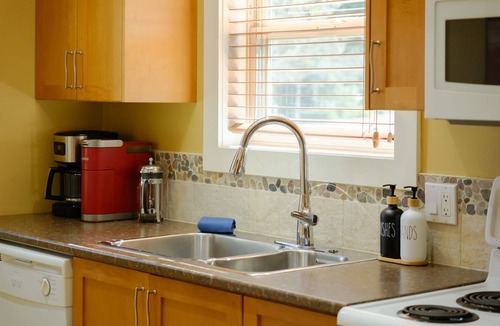 Regional District of Nanaimo Cabin | Fully-equipped near Rathtrevor Beach!