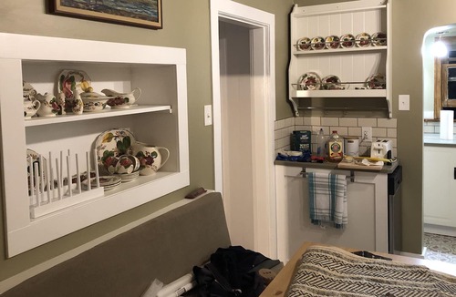 Gorge -Tillicum Area Cottage | Fully renovated city cottage