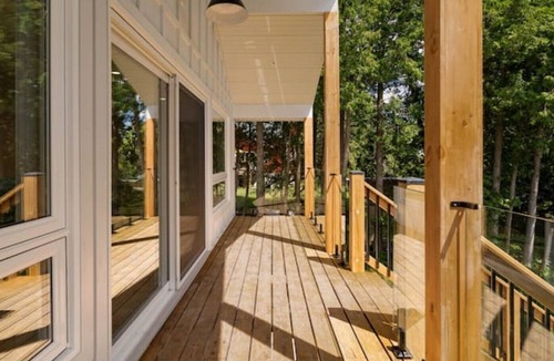 Oro-Medonte Cabin | Fully Renovated Waterfront Cottage on Lake Simcoe 1 hr from the GTA