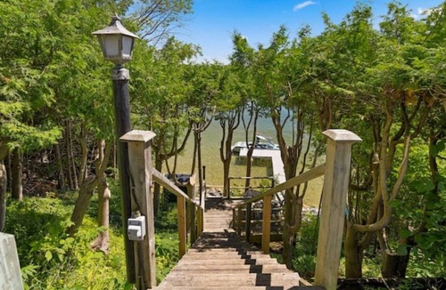 Oro-Medonte Cabin | Fully Renovated Waterfront Cottage on Lake Simcoe 1 hr from the GTA