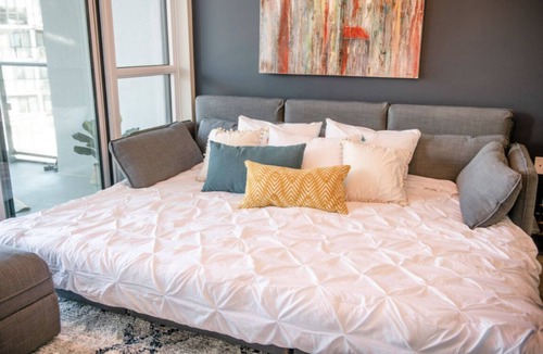 Innisfil Apartment | *FULLY STOCKED MODERN CONDO*