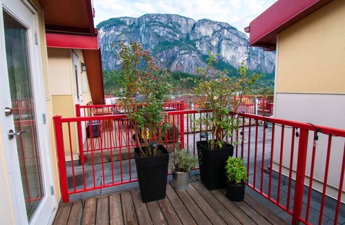 Squamish Condo | Funky loft style condo downtown Squamish
