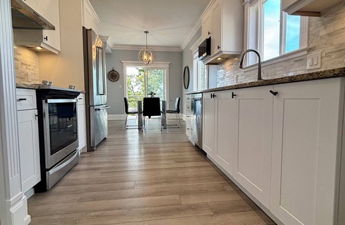 Victoria House | Furnished 2BR 1 bath Extended Stay Rental - Balcony, Mtn Views & Fireplace