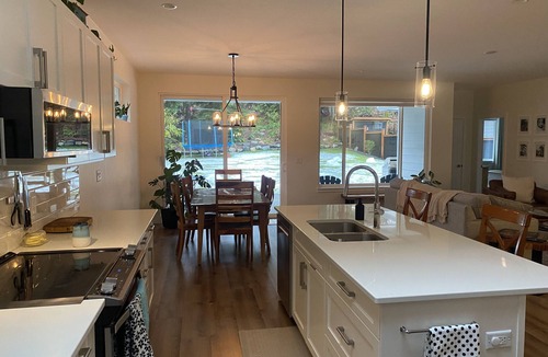 Courtenay House | Furnished home near the river- short term rental n