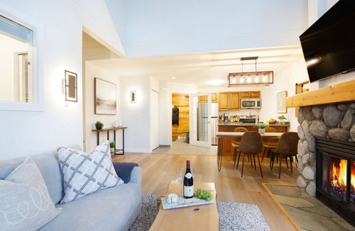Upper Village Apartment | Gables @ Gondola Base - Designer 2BR
