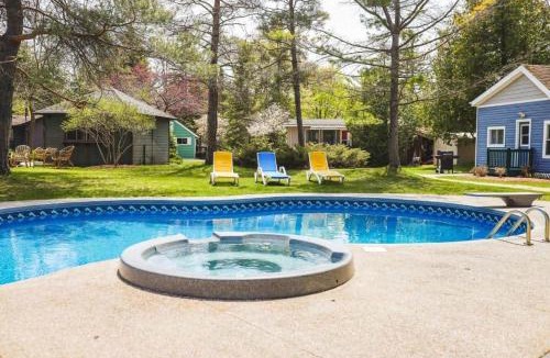 Wasaga Beach House | Garden House at Evergreen Resort in Wasaga Beach