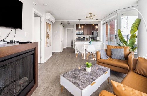 Strathcona Apartment | GardenView Modern Condo +Parking +Gym +Pool