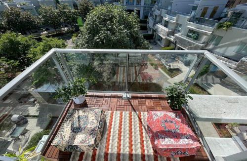 Crosstown House | Gastown Downtown Apartment very central