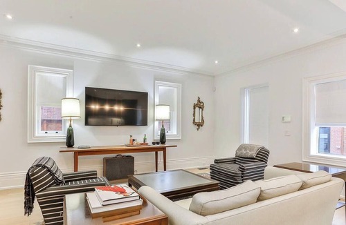 Little Portugal House | Gated Home Parking Yard Walk to Major international sporting event BMO - Main House