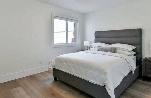Surrey Apartment | Gateway Furnished Apartments Suite Twelve